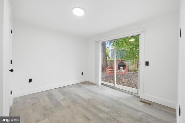 5906 BERWYN RD, College Park, MD 20740