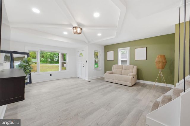5906 BERWYN RD, College Park, MD 20740