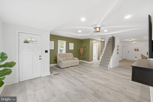 5906 BERWYN RD, College Park, MD 20740