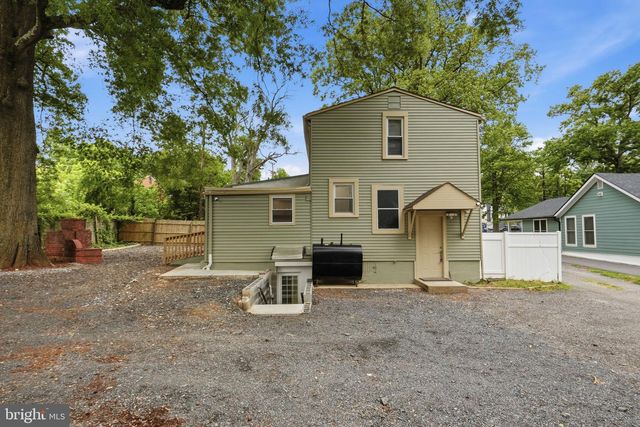 5906 BERWYN RD, College Park, MD 20740