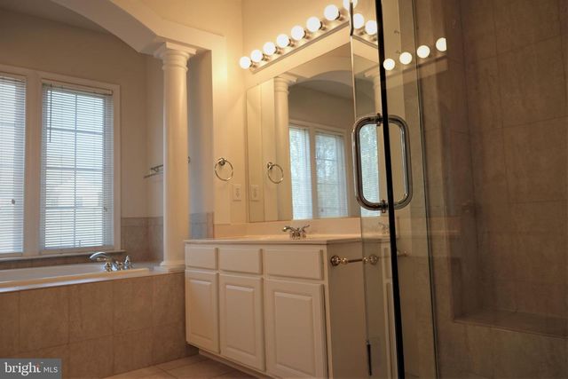 1115 CRESTFIELD DR, Rockville, MD 20850