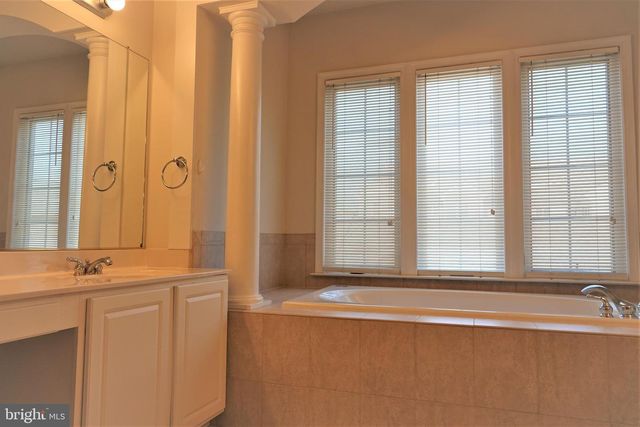 1115 CRESTFIELD DR, Rockville, MD 20850