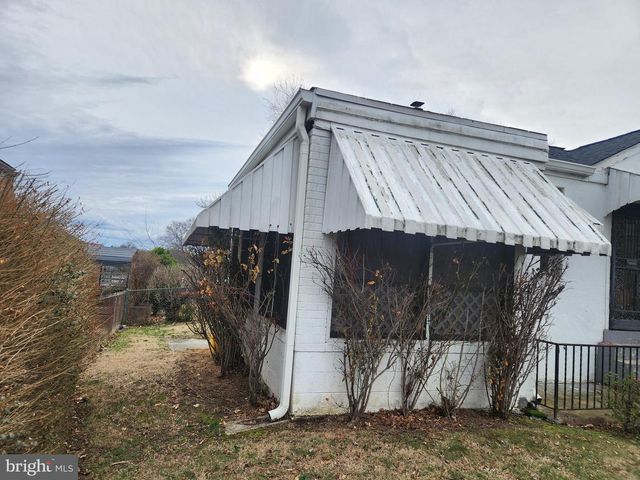 5023 ADDISON RD, Capitol Heights, MD 20743
