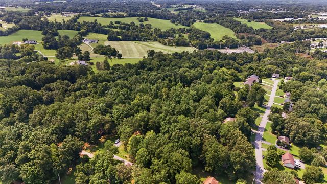 823 Oak Ridge Dr, Springfield, TN 37172