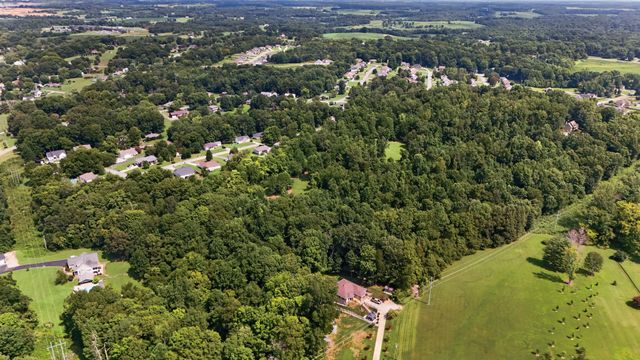 823 Oak Ridge Dr, Springfield, TN 37172