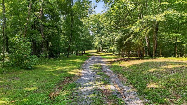 823 Oak Ridge Dr, Springfield, TN 37172