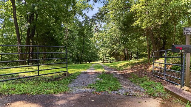 823 Oak Ridge Dr, Springfield, TN 37172