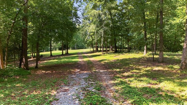823 Oak Ridge Dr, Springfield, TN 37172