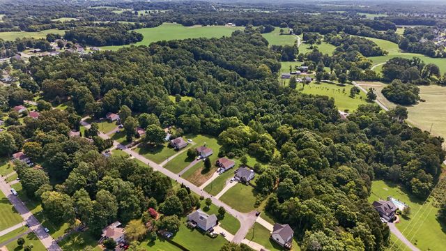 823 Oak Ridge Dr, Springfield, TN 37172