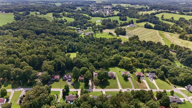 823 Oak Ridge Dr, Springfield, TN 37172