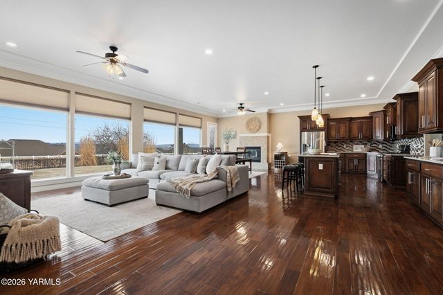 7501 Crestfields Rd, Yakima, WA 98903