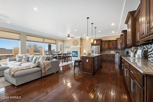 7501 Crestfields Rd, Yakima, WA 98903