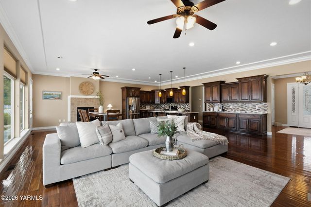 7501 Crestfields Rd, Yakima, WA 98903