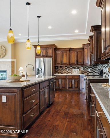 7501 Crestfields Rd, Yakima, WA 98903