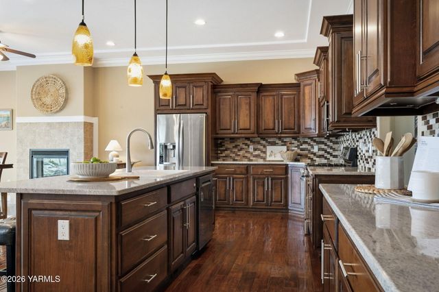 7501 Crestfields Rd, Yakima, WA 98903