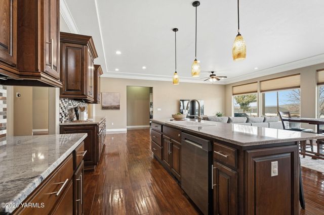 7501 Crestfields Rd, Yakima, WA 98903