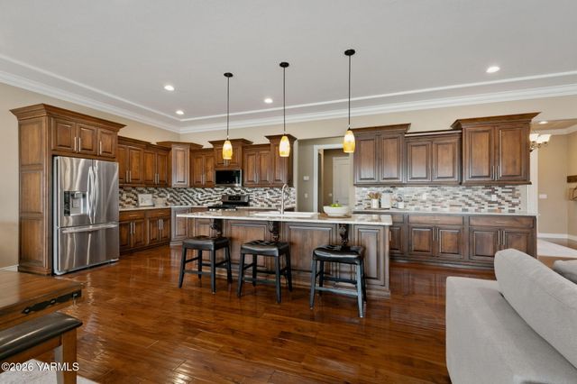 7501 Crestfields Rd, Yakima, WA 98903