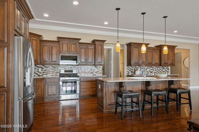 7501 Crestfields Rd, Yakima, WA 98903