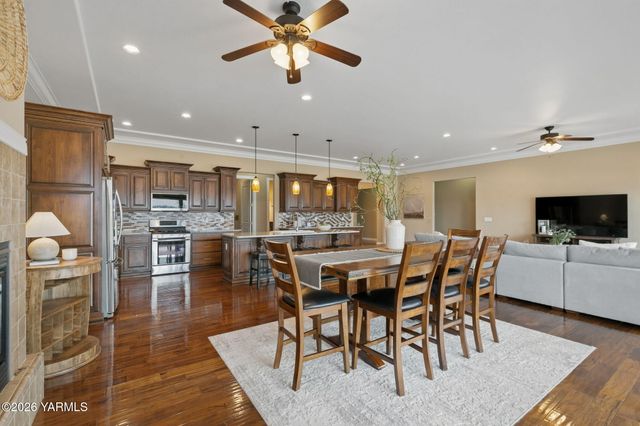 7501 Crestfields Rd, Yakima, WA 98903