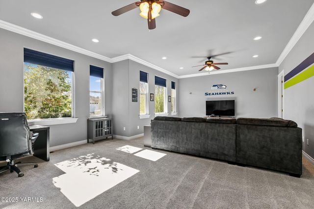 7501 Crestfields Rd, Yakima, WA 98903