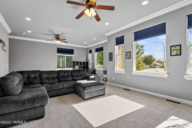 7501 Crestfields Rd, Yakima, WA 98903