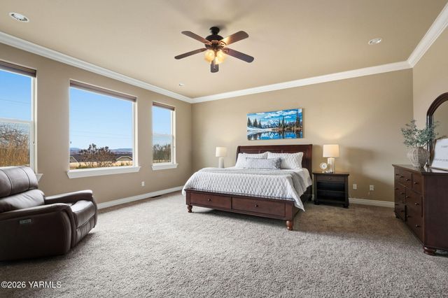 7501 Crestfields Rd, Yakima, WA 98903