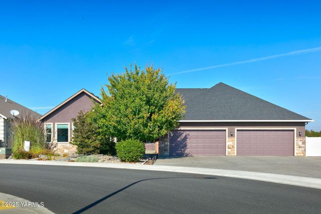 7501 Crestfields Rd, Yakima, WA 98903