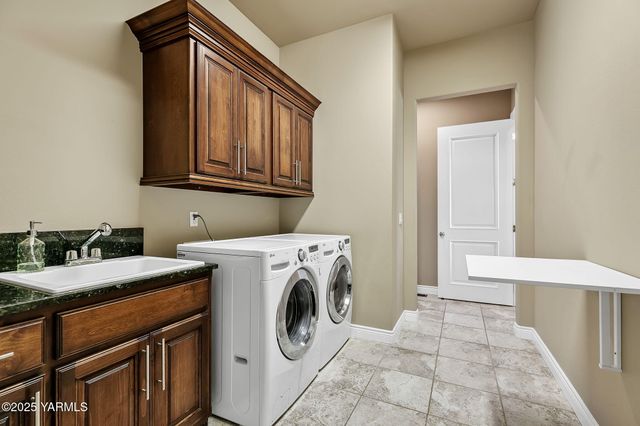 7501 Crestfields Rd, Yakima, WA 98903