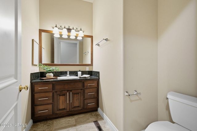 7501 Crestfields Rd, Yakima, WA 98903