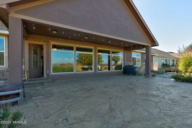 7501 Crestfields Rd, Yakima, WA 98903