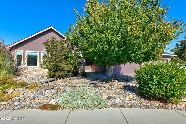 7501 Crestfields Rd, Yakima, WA 98903