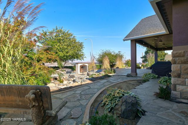 7501 Crestfields Rd, Yakima, WA 98903