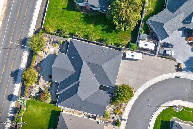 7501 Crestfields Rd, Yakima, WA 98903