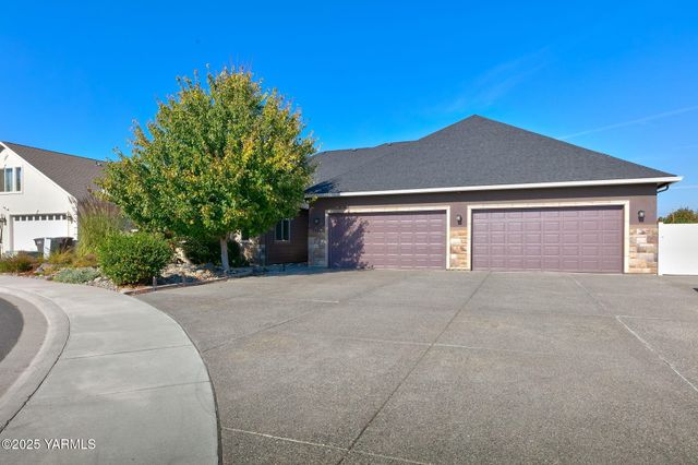 7501 Crestfields Rd, Yakima, WA 98903