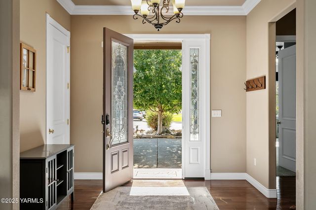 7501 Crestfields Rd, Yakima, WA 98903