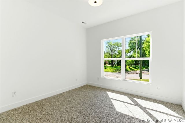 420 E Charlestown Avenue, Jeffersonville, IN 47130
