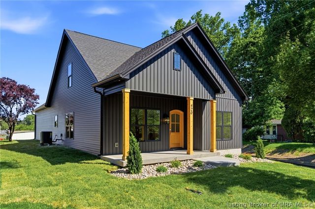 420 E Charlestown Avenue, Jeffersonville, IN 47130