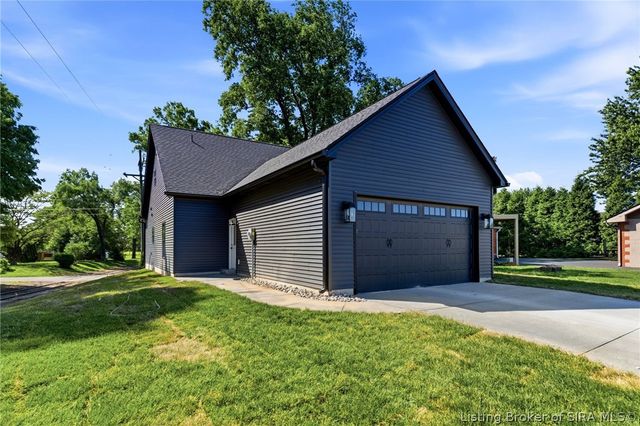 420 E Charlestown Avenue, Jeffersonville, IN 47130