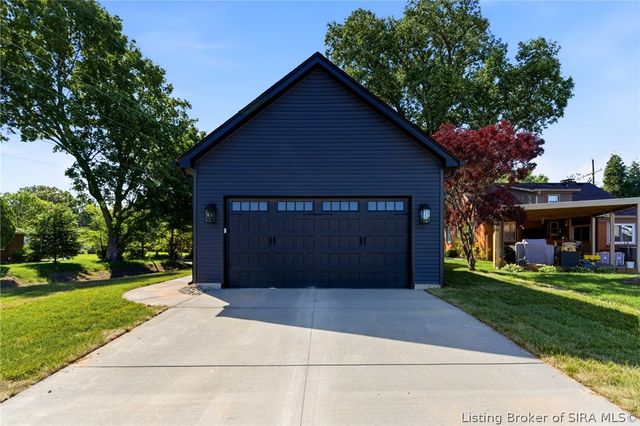 420 E Charlestown Avenue, Jeffersonville, IN 47130