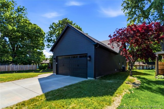 420 E Charlestown Avenue, Jeffersonville, IN 47130