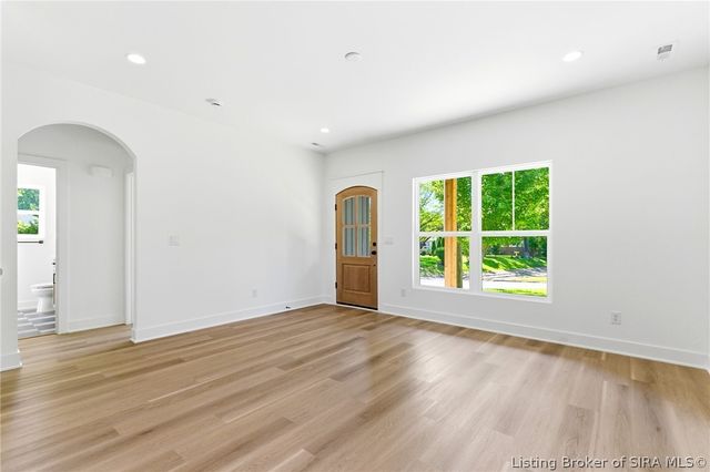 420 E Charlestown Avenue, Jeffersonville, IN 47130