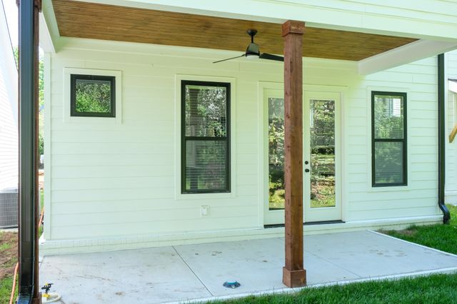 2828 Valley Rd, Nashville, TN 37215