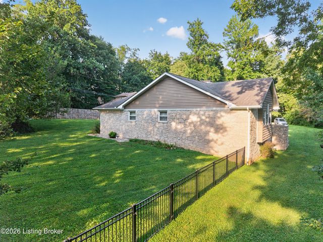 385 Briarwood Cir, Elizabethtown, KY 42701