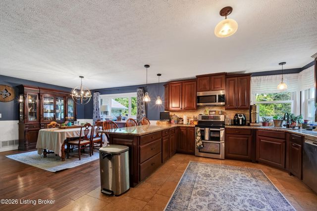 385 Briarwood Cir, Elizabethtown, KY 42701