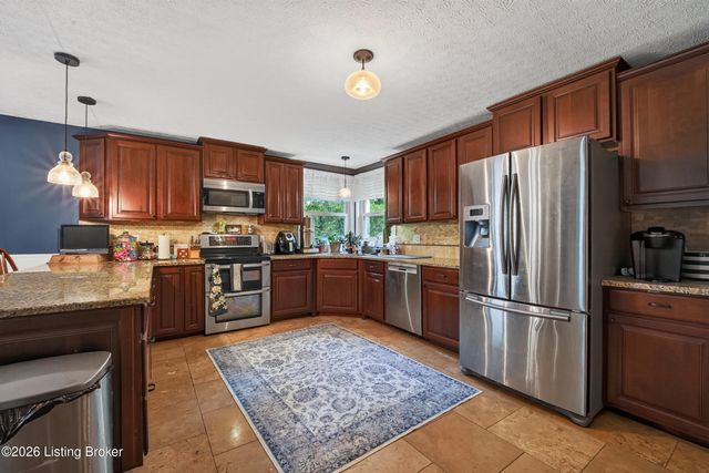 385 Briarwood Cir, Elizabethtown, KY 42701