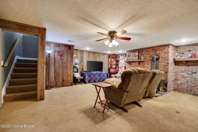 385 Briarwood Cir, Elizabethtown, KY 42701