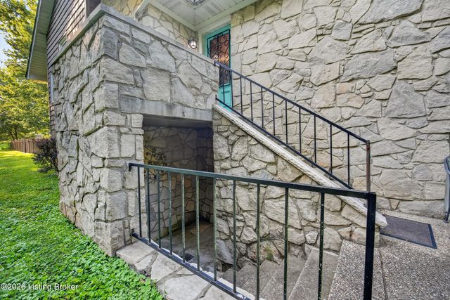 385 Briarwood Cir, Elizabethtown, KY 42701
