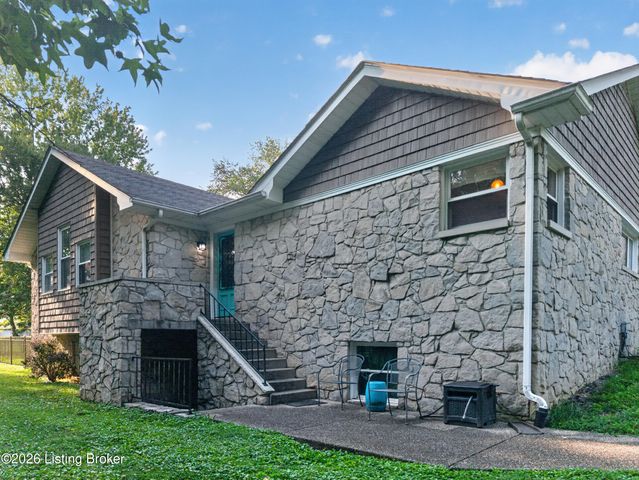 385 Briarwood Cir, Elizabethtown, KY 42701