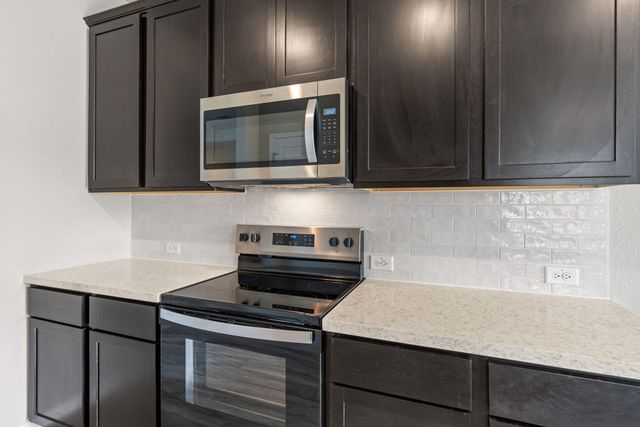 110 Cherry Blossom LN, Taylor, TX 76574