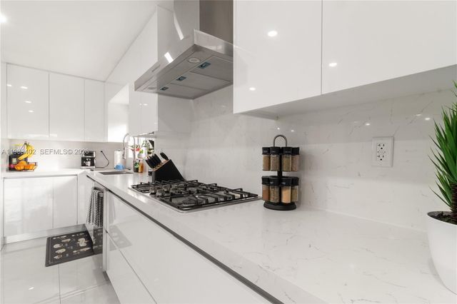 14052 SW 167th Ter, Miami, FL 33177